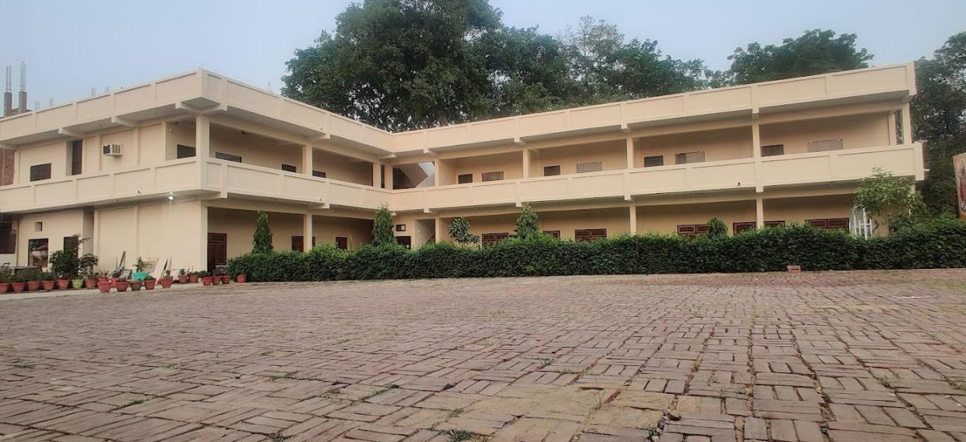 Jp International Naimisharanya Hotel Buitenkant foto