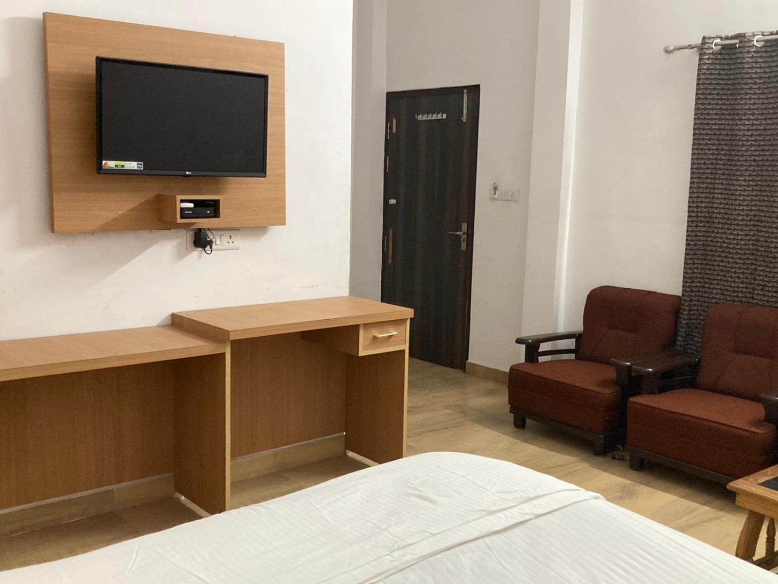 Jp International Naimisharanya Hotel Kamer foto